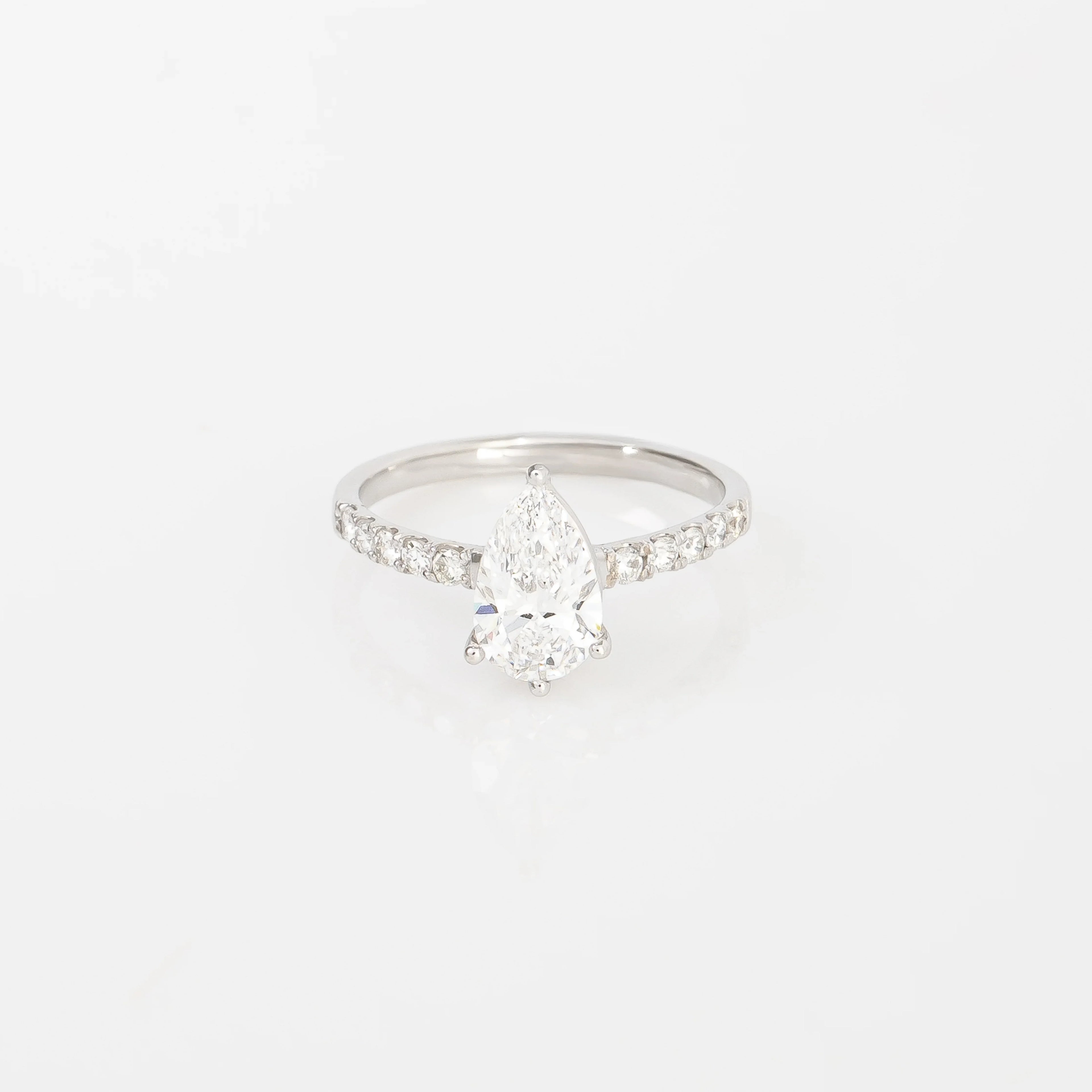 Pearluxe Brilliance Ring