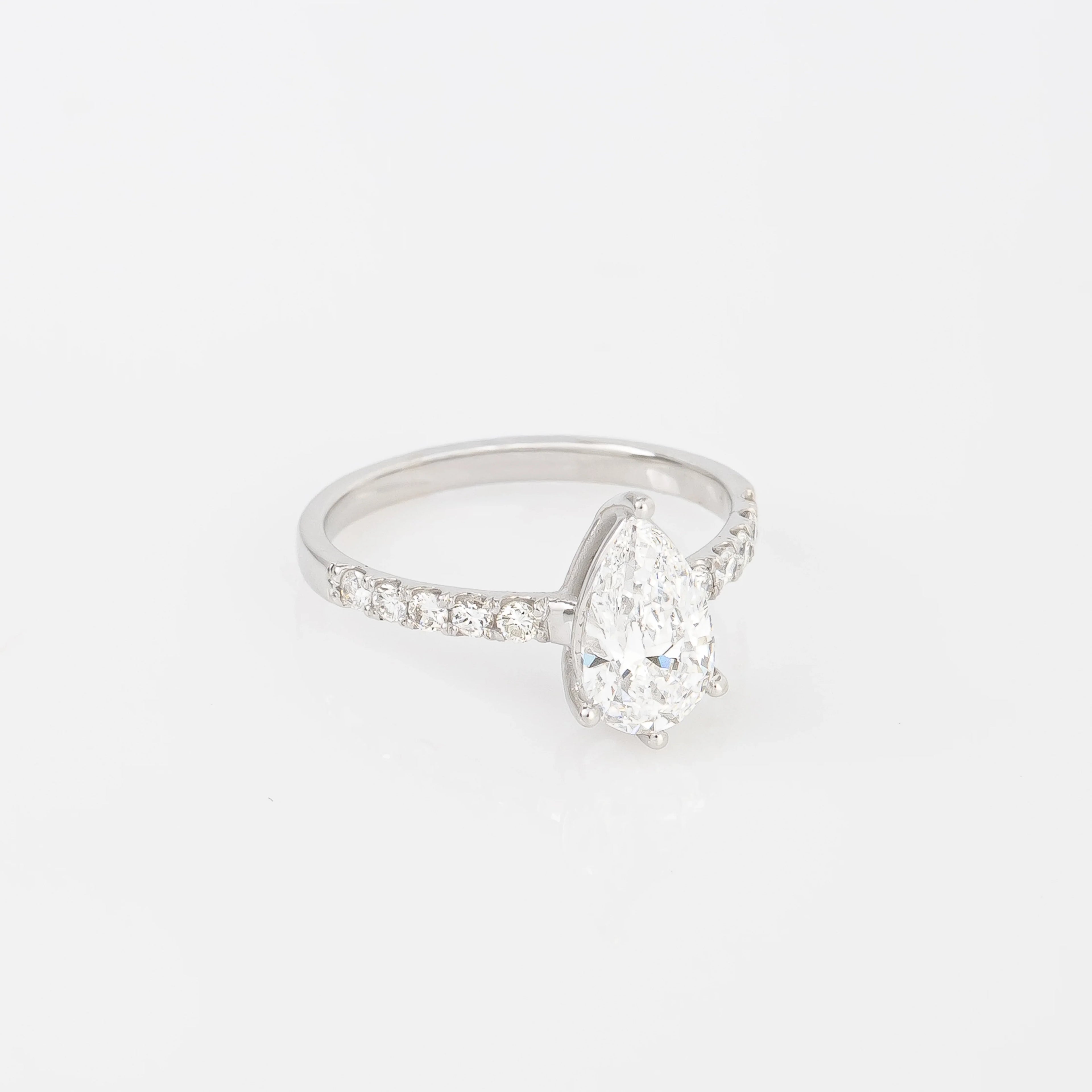 Pearluxe Brilliance Ring