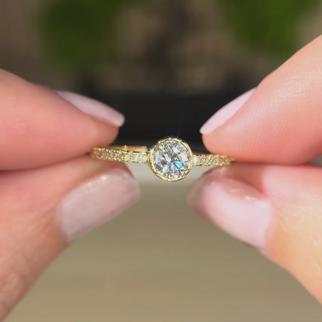 Round Brilliant Ring